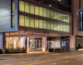 Entrance at Royal Sonesta Chicago River North.