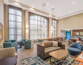 Comfortable lobby lounge, perfect for coworking at Sonesta ES Suites San Antonio Downtown Alamo Plaza.