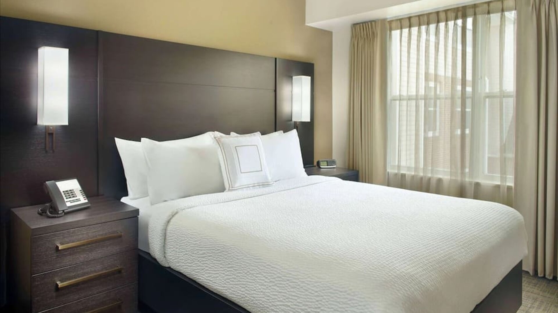 King bed at Sonesta ES Suites Raleigh Cary 