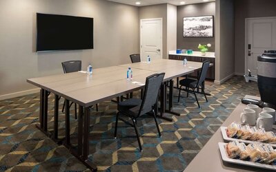 Professional meeting room at Sonesta ES Suites Fairfax Fair Lakes.