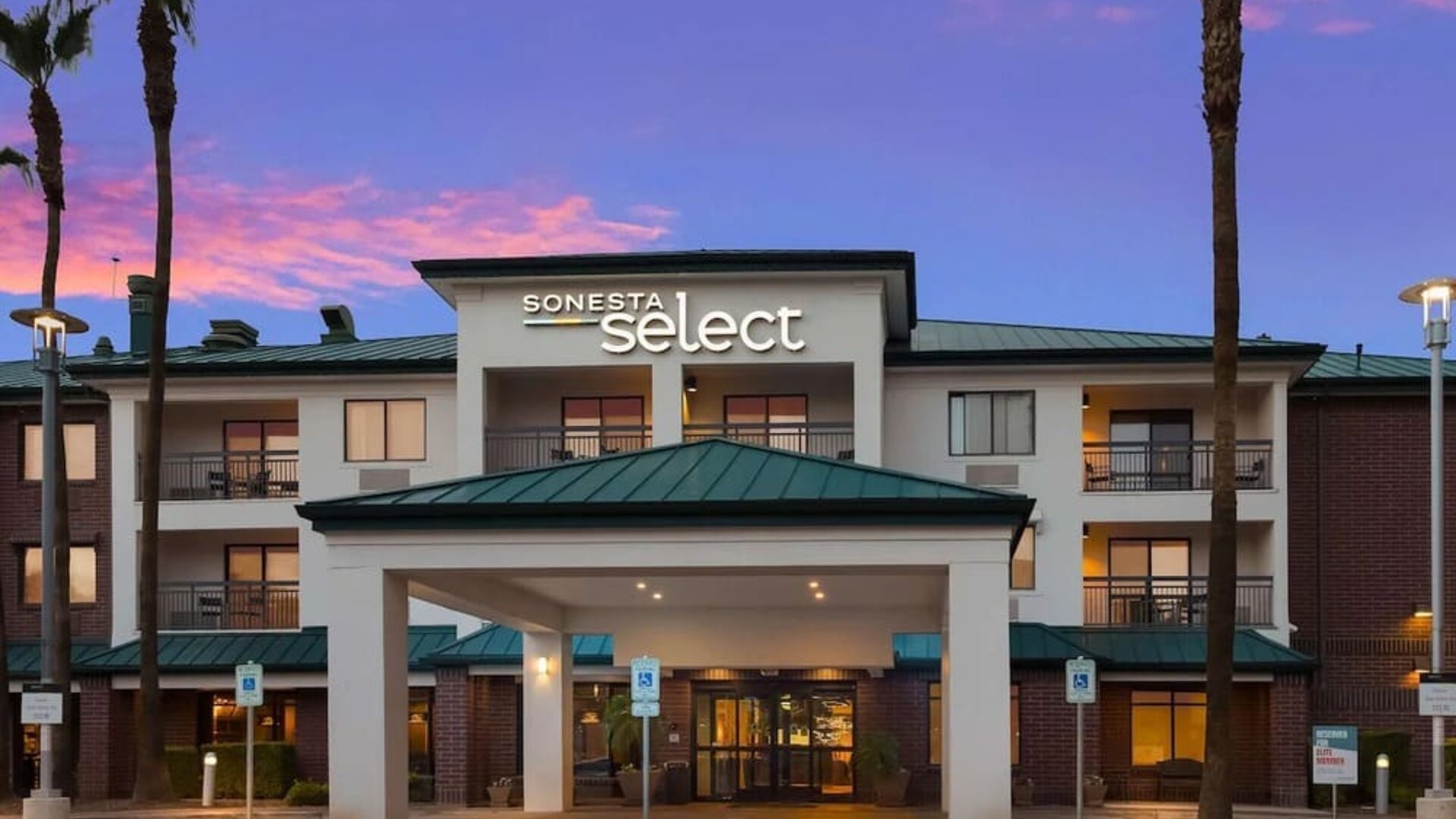 Exterior of Sonesta Select Tempe Downtown.