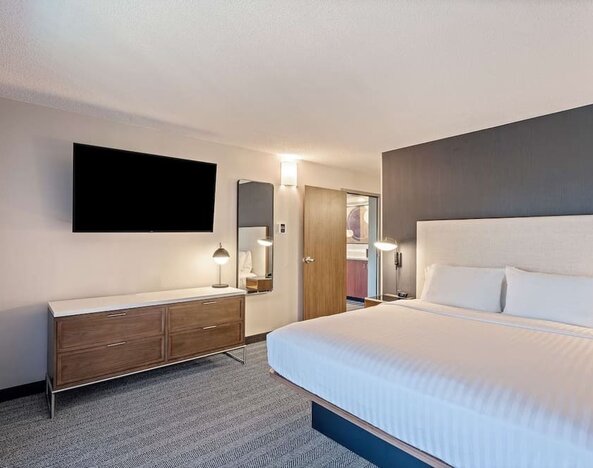 Day use room with guest bathroom at Sonesta Select Pleasant Hill.