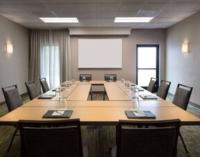 Professional meeting room at Sonesta Select Pleasant Hill.