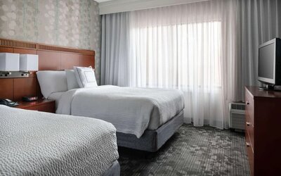 Day use twin room at Sonesta Select Phoenix Camelback.