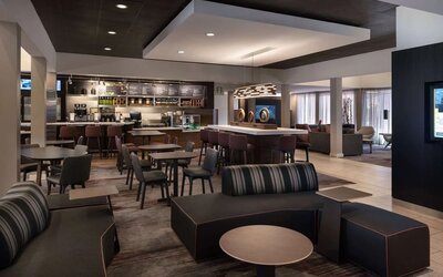 Dining area with comfortable seating, perfect for coworking at Sonesta Select Phoenix Camelback.