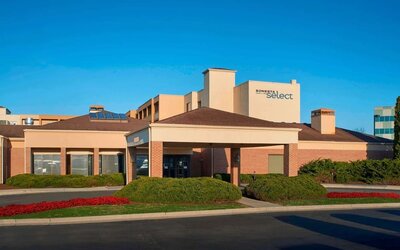 Entrance at Sonesta Select Indianapolis Carmel.