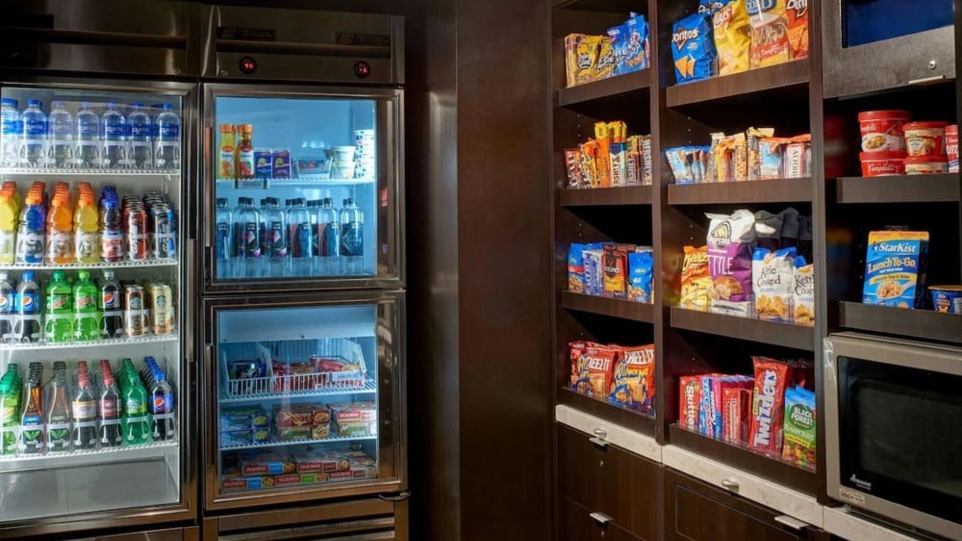 Convenience store at Sonesta Select Indianapolis Carmel.