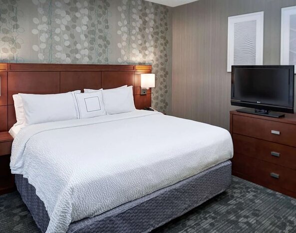 King bed at Sonesta Select Milwaukee Brookfield.