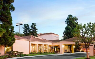 Entrance at Sonesta Select Los Angeles LAX El Segundo.