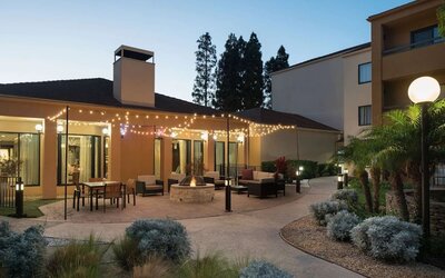 Patio at Sonesta Select Los Angeles LAX El Segundo.