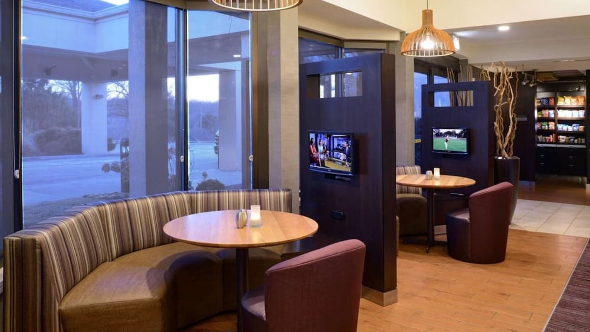 Lobby workspace at Sonesta Select Kansas City South Overland Park.