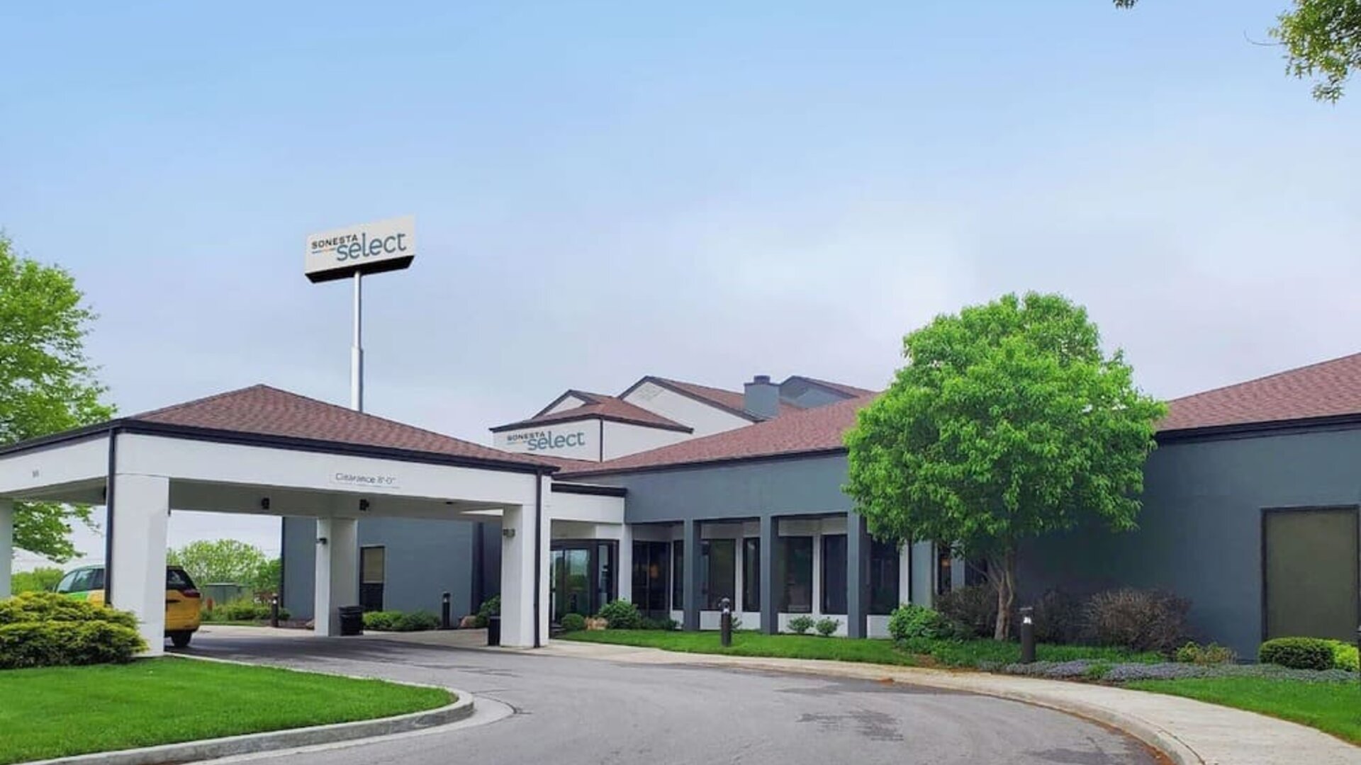 Entrance at Sonesta Select Kansas City South Overland Park.