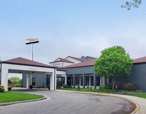 Entrance at Sonesta Select Kansas City South Overland Park.