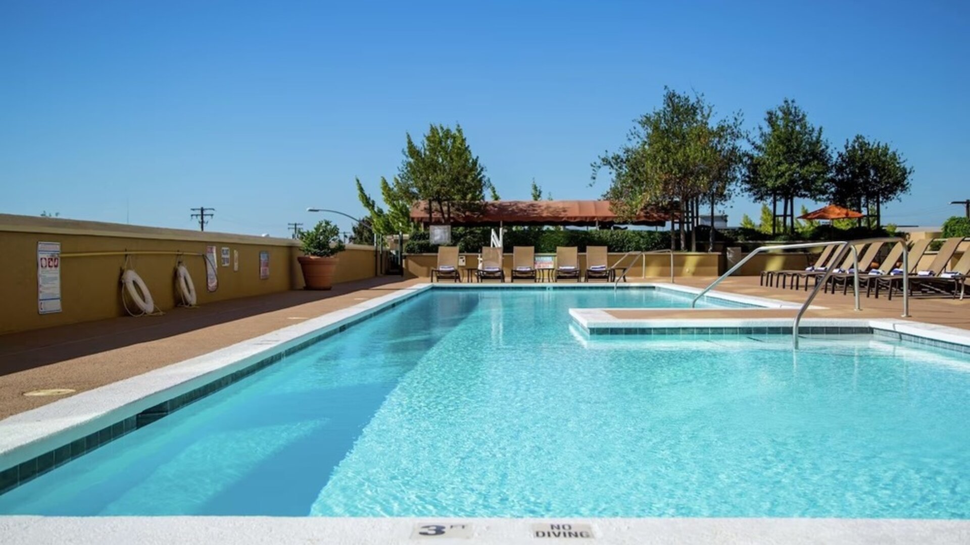 Relaxing outdoor pool at DoubleTree By Hilton Modesto.
