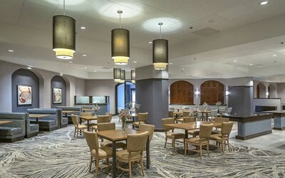 Dining area perfect for coworking at DoubleTree By Hilton Modesto.