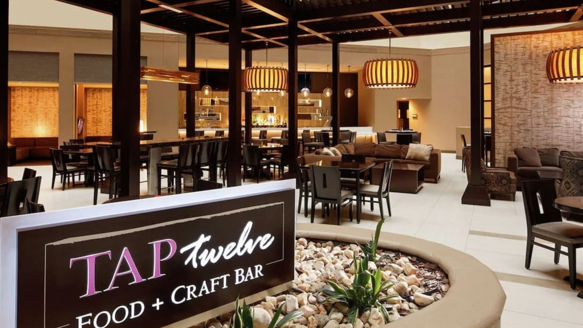 Restaurant area perfect for co-working at Embassy Suites By Hilton Crystal City-National Airport.