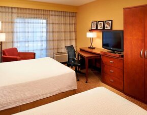Day use twin room with work desk at Sonesta Select Detroit Auburn Hills.