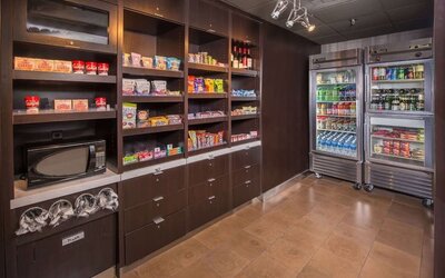 Convenience store at Sonesta Select Columbia.