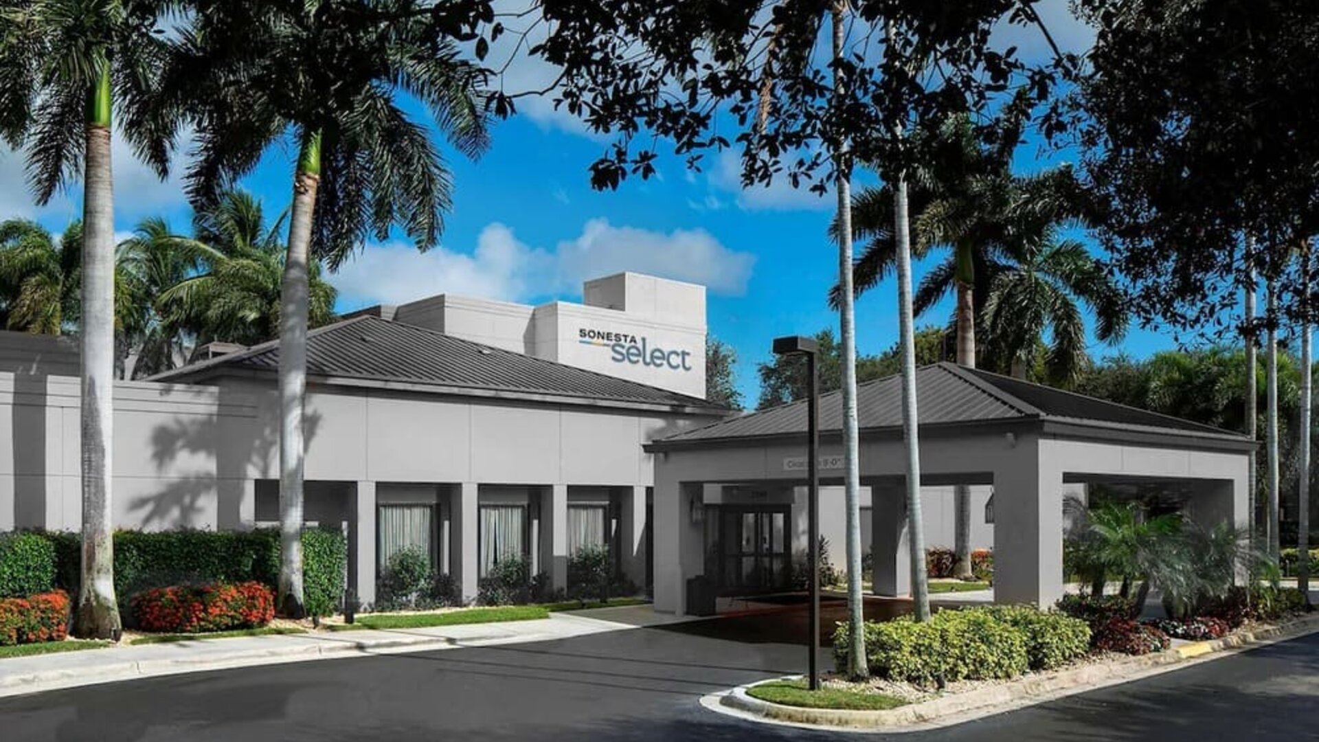 Entrance at Sonesta Select Boca Raton.