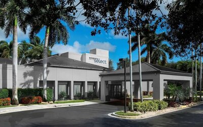 Entrance at Sonesta Select Boca Raton.