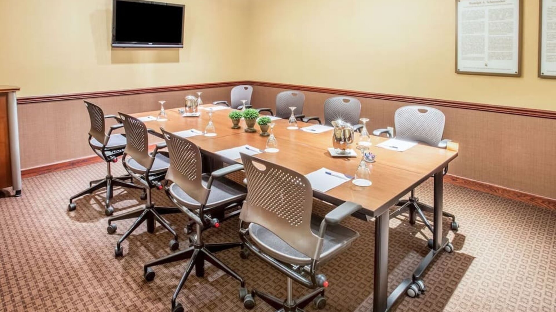 Professional meeting room at Sonesta Milwaukee West Wauwatosa.