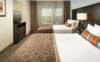 Day use twin room with floor to ceiling window at Sonesta ES Suites Dallas Las Colinas.