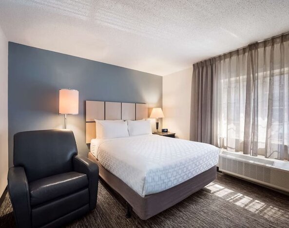 Standard day use room at Sonesta Simply Suites Plano Frisco.