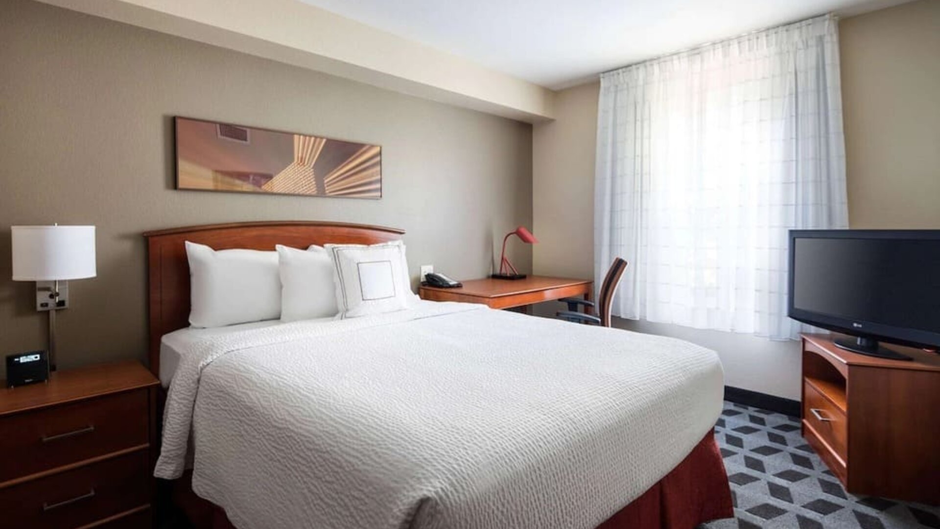 Standard day use room with TV screen and work desk at Sonesta Simply Suites Seattle Renton.