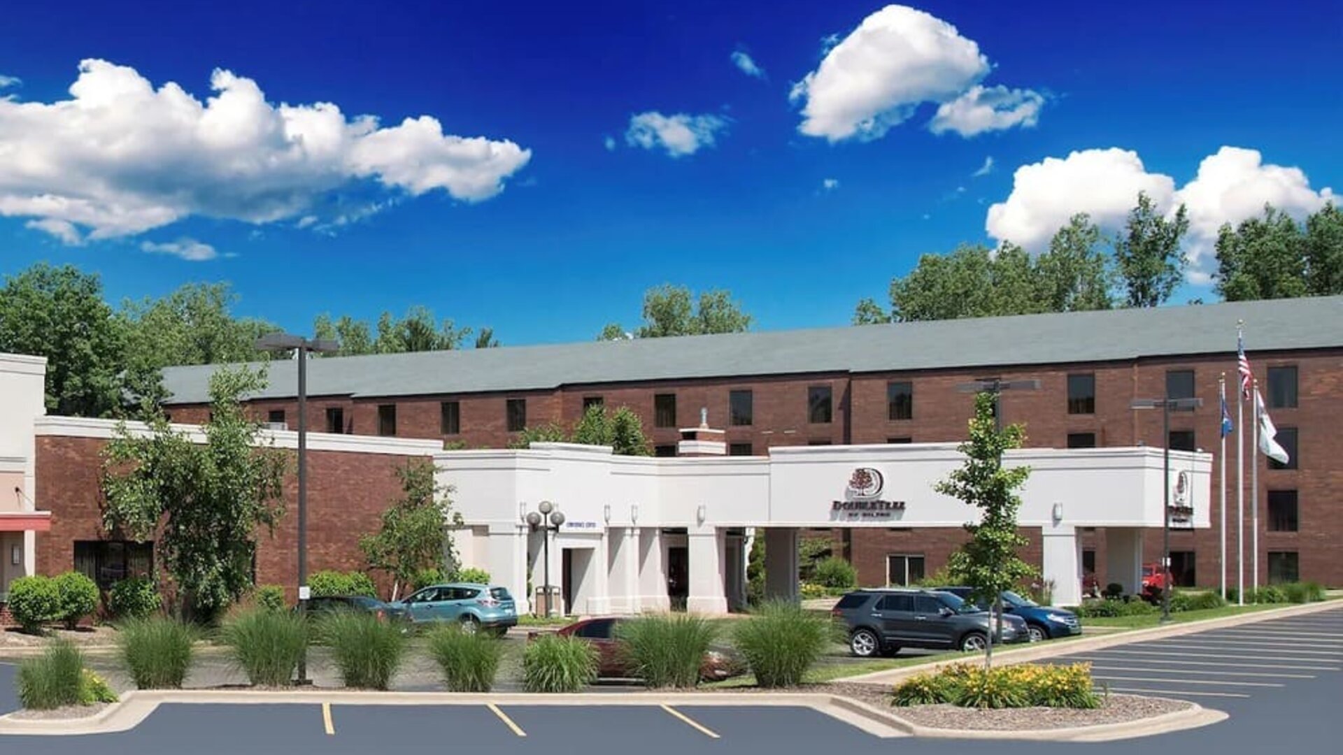 Parking area at DoubleTree By Hilton Grand Rapids Airport.