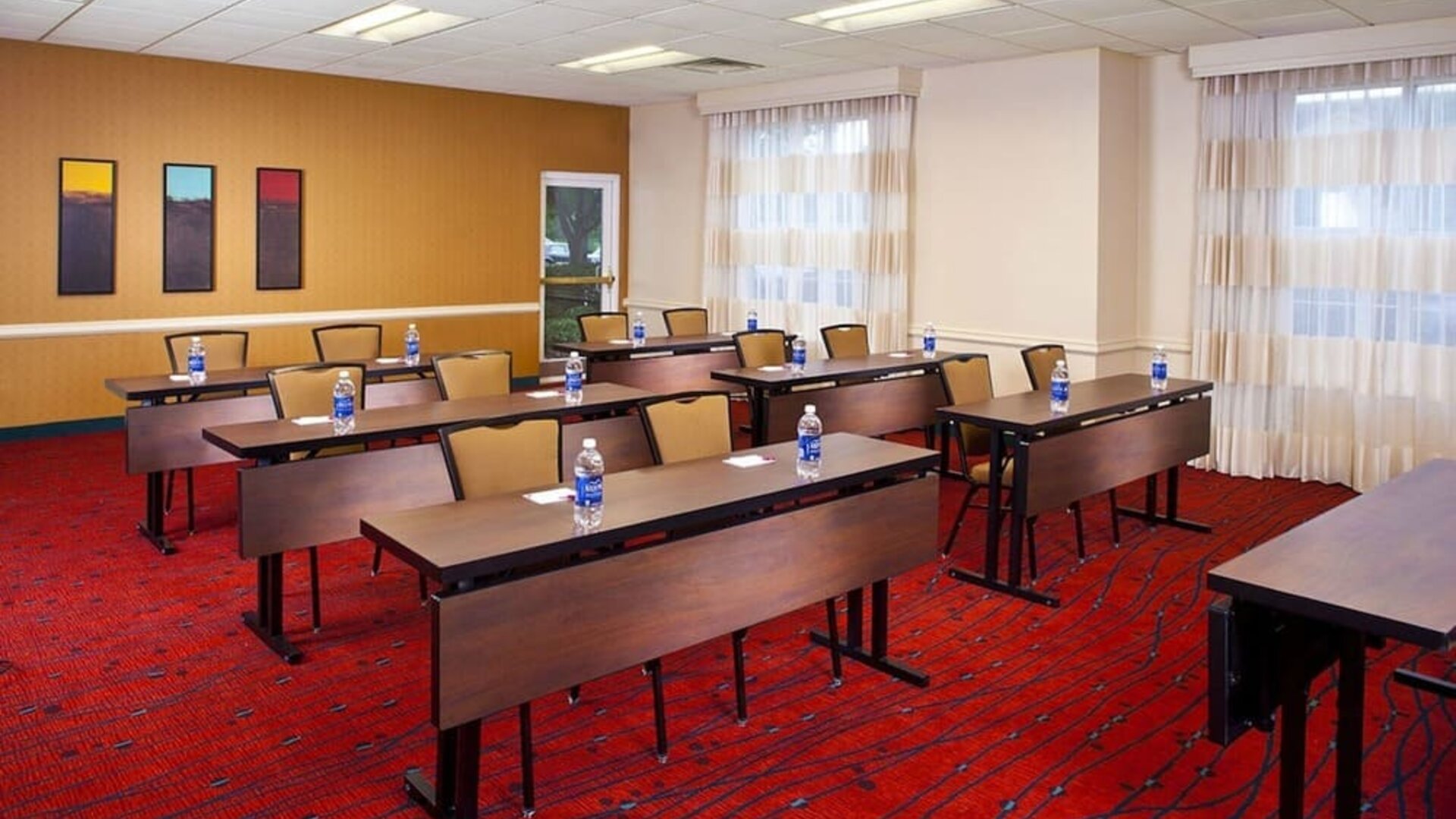 Professional meeting room at Sonesta ES Suites Birmingham Homewood.