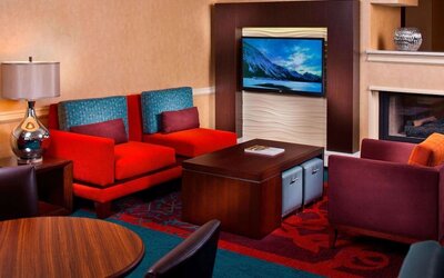 Comfortable lounge area at Sonesta ES Suites Birmingham Homewood.