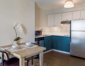 Day use room's kitchen and workspace at Sonesta ES Suites Austin The Domain Area.