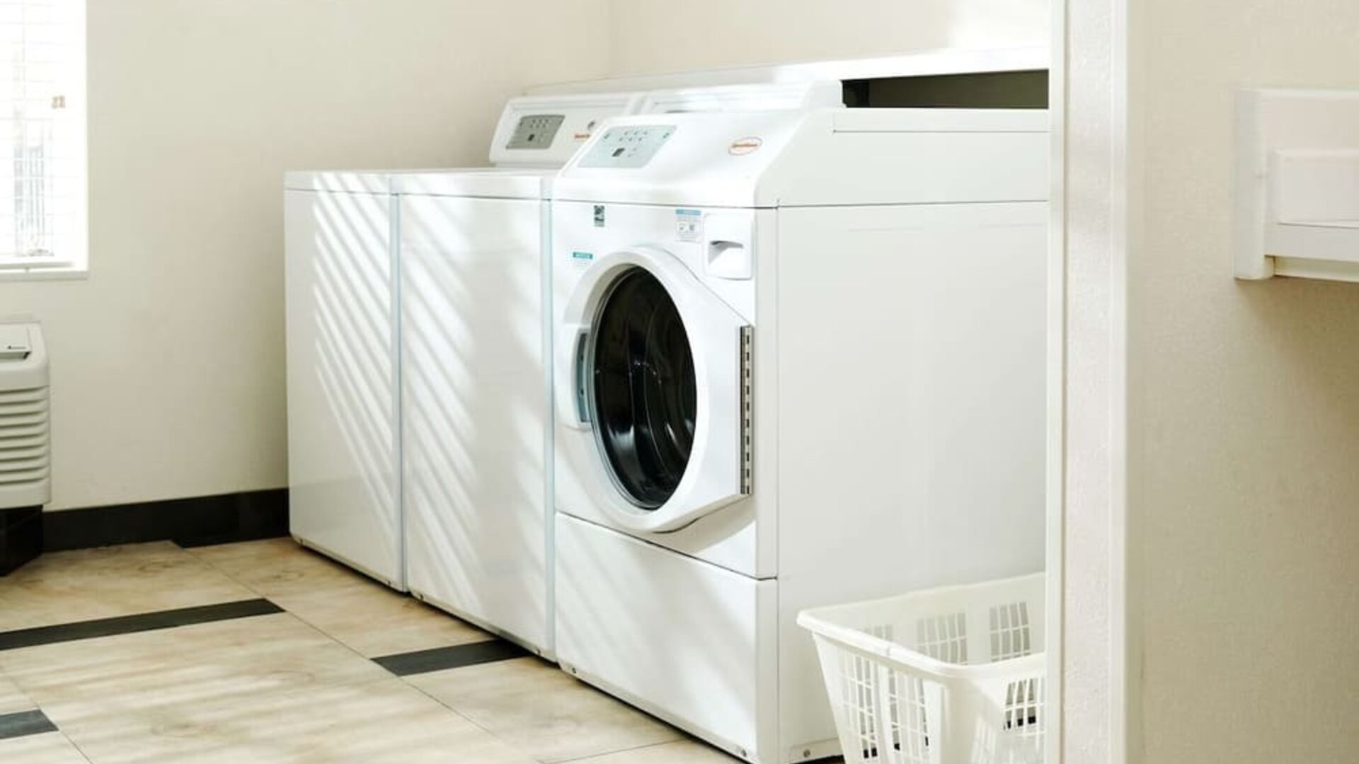 Laundry service is available for guests at Sonesta Simply Suites Pittsburgh Airport.