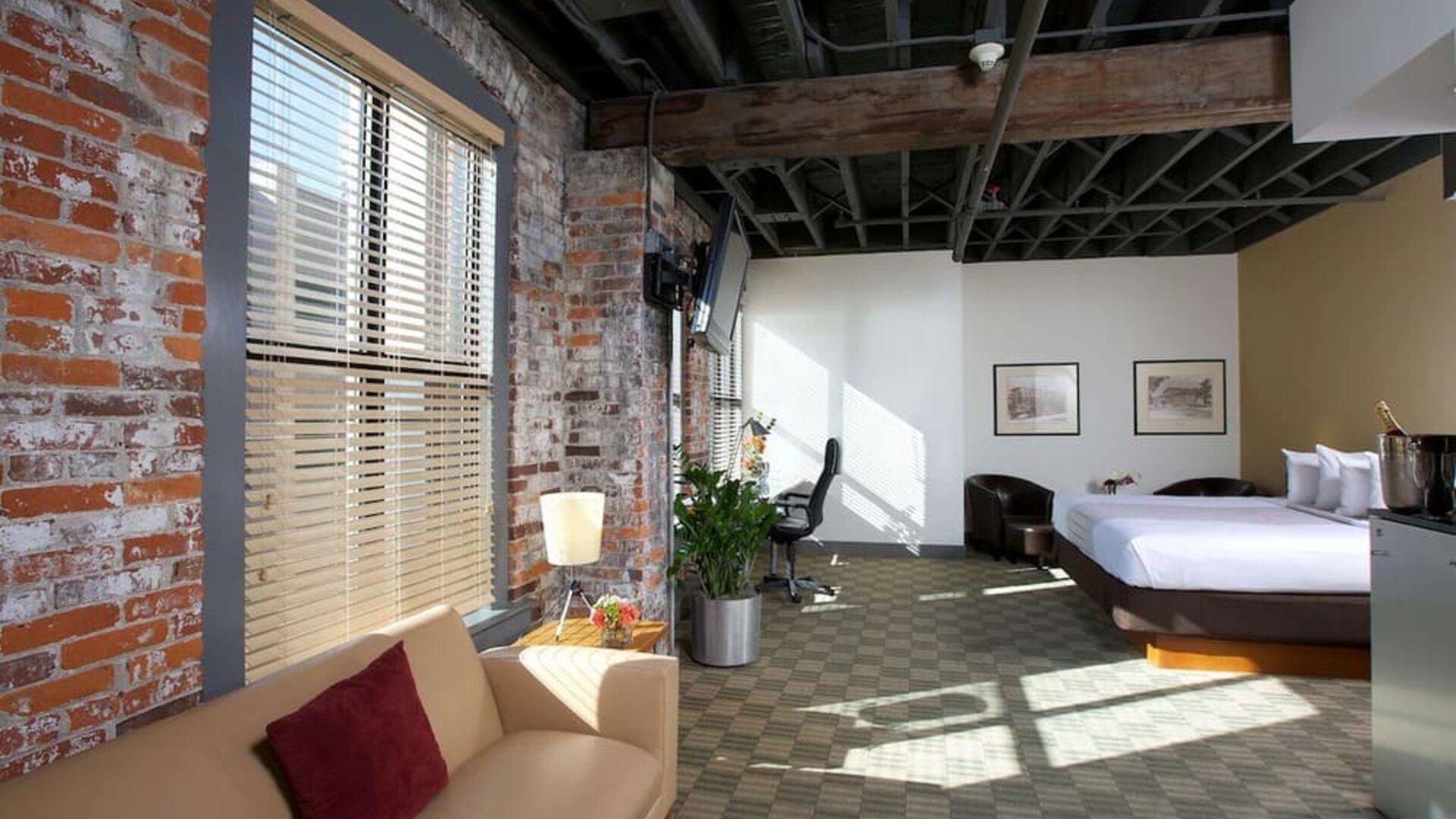 Day use suite with lounge area at Sonesta Columbus Downtown.