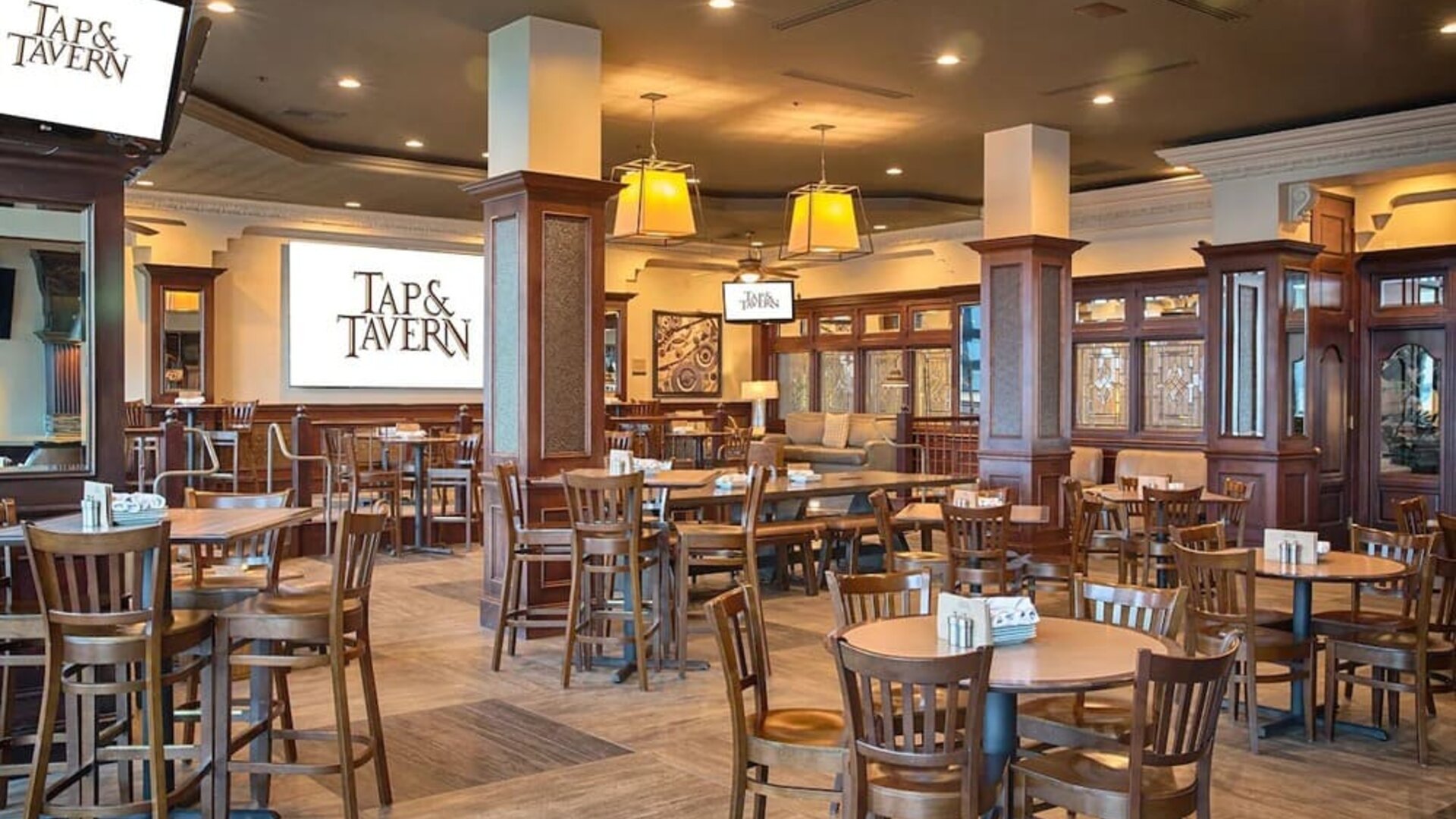 Dining area perfect for coworking at Embassy Suites By Hilton San Francisco Airport Waterfront.