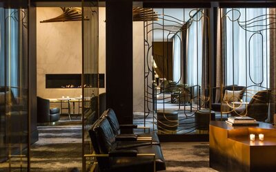 Lobby workspace at The Allegro Royal Sonesta Hotel Chicago Loop.