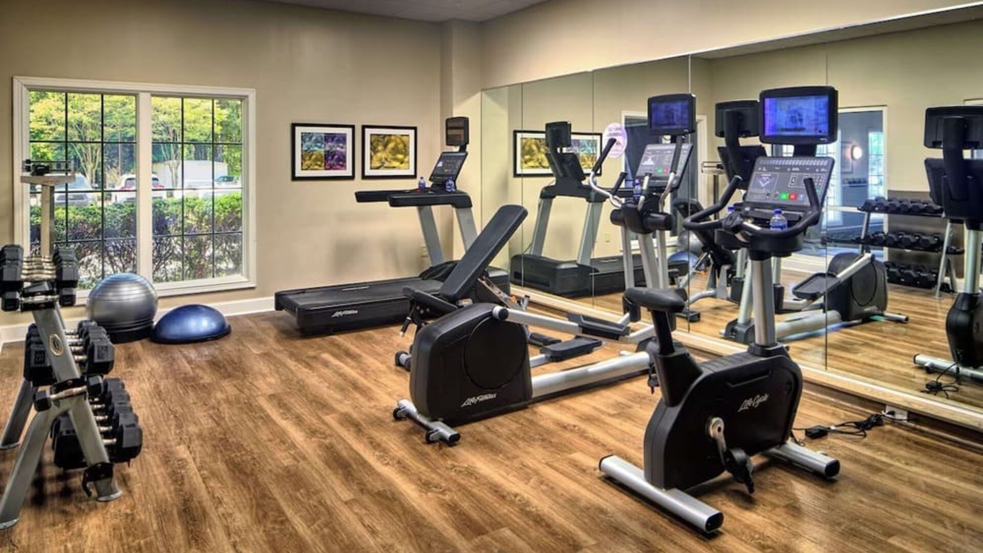 Well equipped fitness center at Atlanta Airport South.