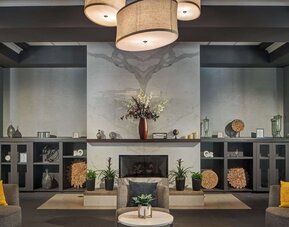 Lobby lounge area at Sonesta Atlanta Airport South.