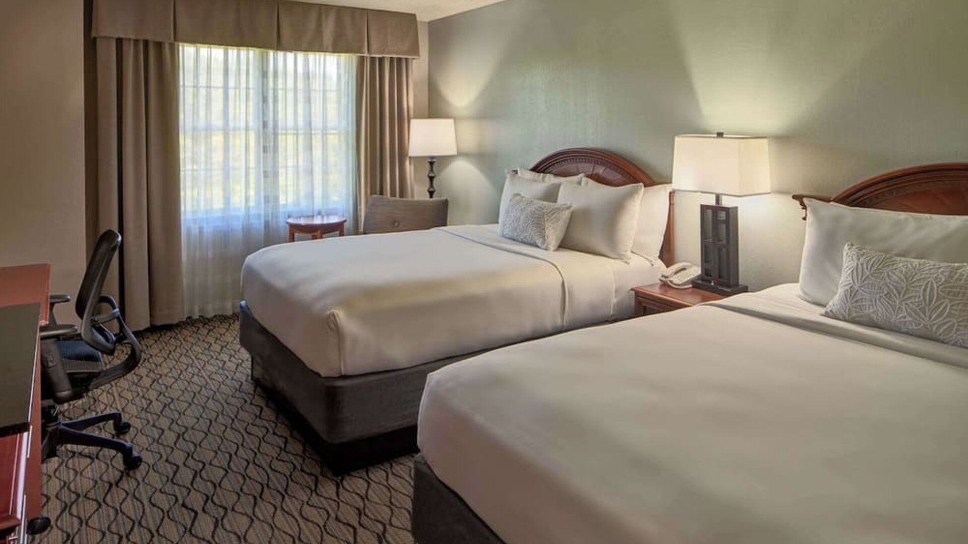 Day use twin room with work desk at Sonesta Atlanta Airport South.