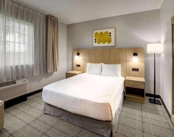King bed at Sonesta Simply Suites Miami Airport Doral.