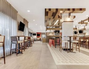 Dining area at Sonesta Anaheim Resort Area.