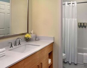 Private guest bathroom with combined shower and tub at Sonesta ES Suites Flagstaff.