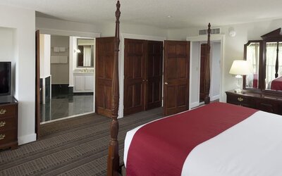 King room at Fairbanks Inn.