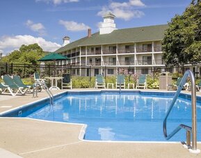 Seasonal outdoor pool at Fairbanks Inn.
