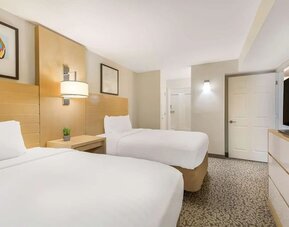 Day use twin room with private bathroom at Sonesta ES Suites Charlotte Arrowood.