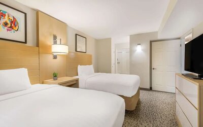 Day use twin room with private bathroom at Sonesta ES Suites Charlotte Arrowood.