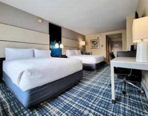 Day use twin room with work desk and private bathroom at Holiday Inn Belcamp - Aberdeen Area.