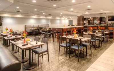 Dining area and workspace, perfect for coworking at Holiday Inn Belcamp - Aberdeen Area.