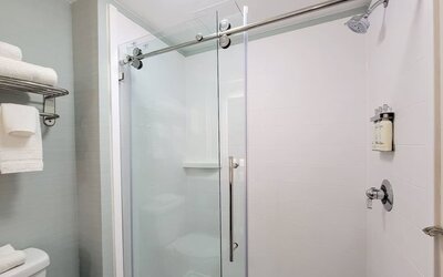 Private guest bathroom with shower and free toiletries at Holiday Inn Belcamp - Aberdeen Area.