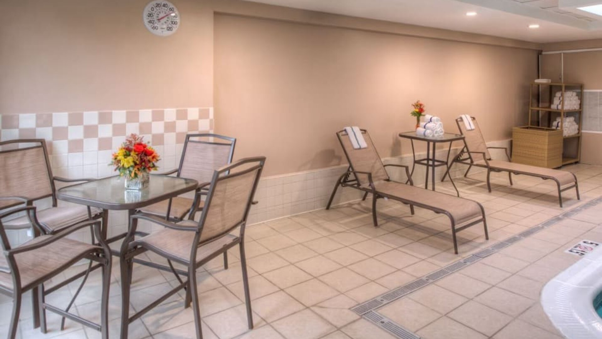 Pool's lounge area at Holiday Inn Belcamp - Aberdeen Area.